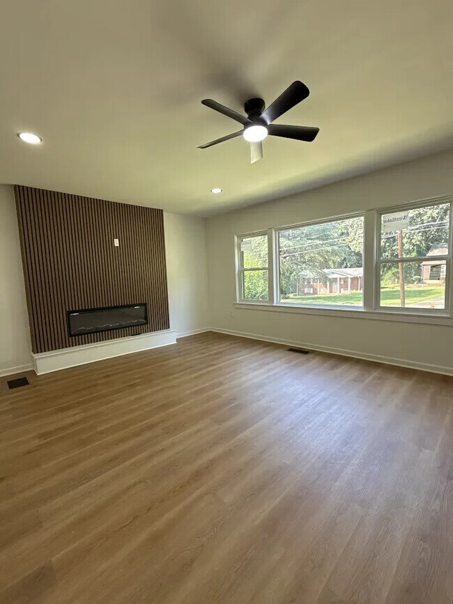 Building Photo - 1680 Brewer Blvd SW