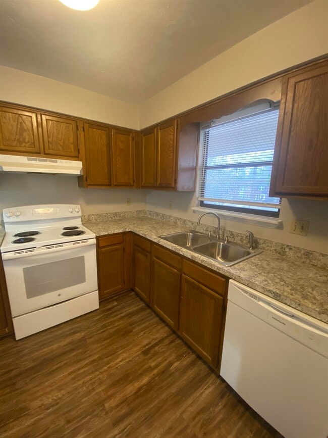 Building Photo - 2923 Woodrich Dr