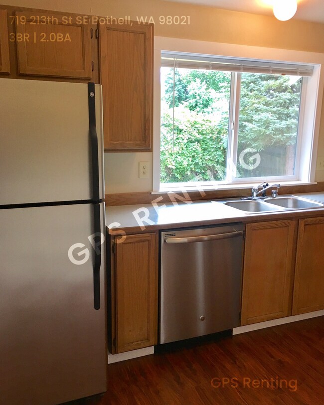 Photo - 719 213th St SE House