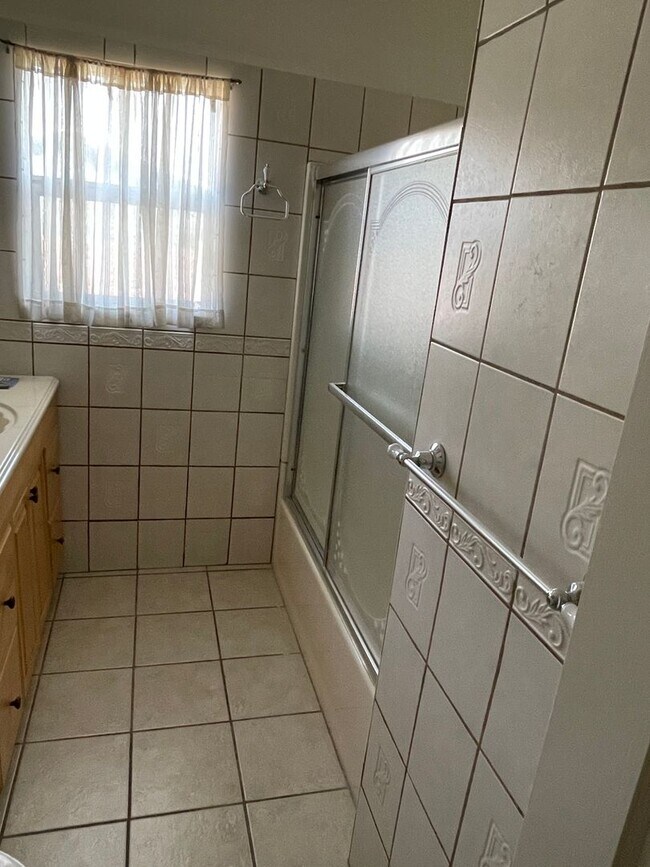 Building Photo - Fantastic 3 Bedroom 2 Bath Torrance Home!