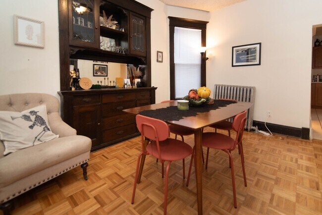 Building Photo - 419 W Franklin Ave