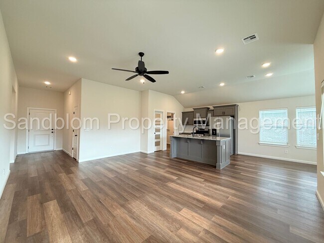 Foto del edificio - For Lease | East Tulsa - BA Schools | $194...
