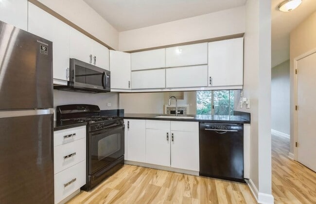 Building Photo - 533 Woodhaven Dr