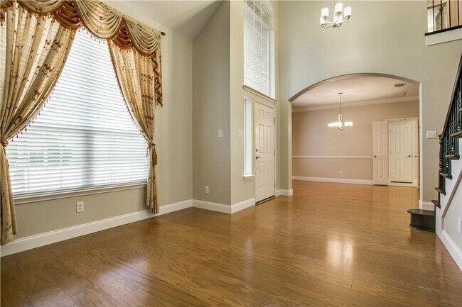 Building Photo - Beautifully landscaped 4 Bedroom 3 bath ho...