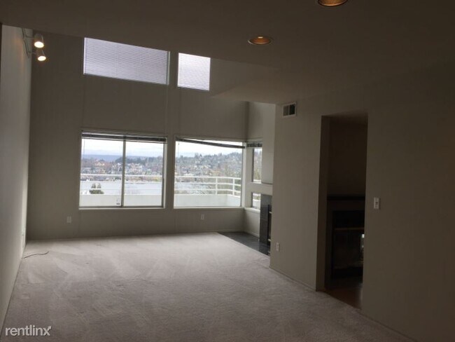 Building Photo - 2 br, 2.5 bath Condo - 2400 Aurora Ave N