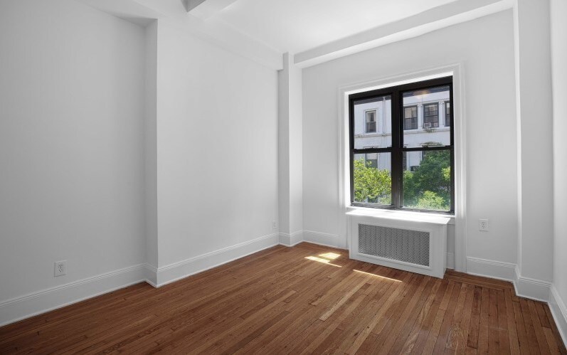 Bedroom - 19 W 69th St