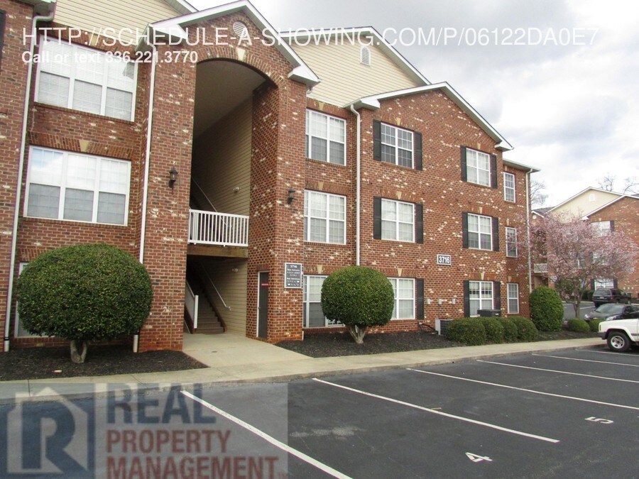 3716 Cotswold Ave Unit H, Greensboro, NC 27410 Room for Rent in