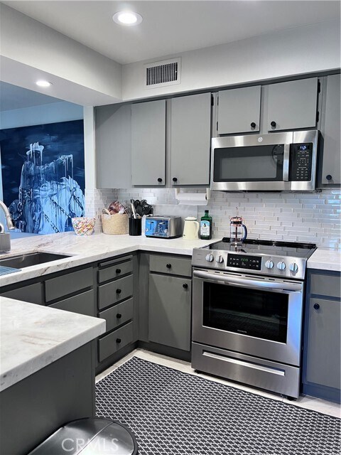 Foto del edificio - 426 Forest Hills Dr