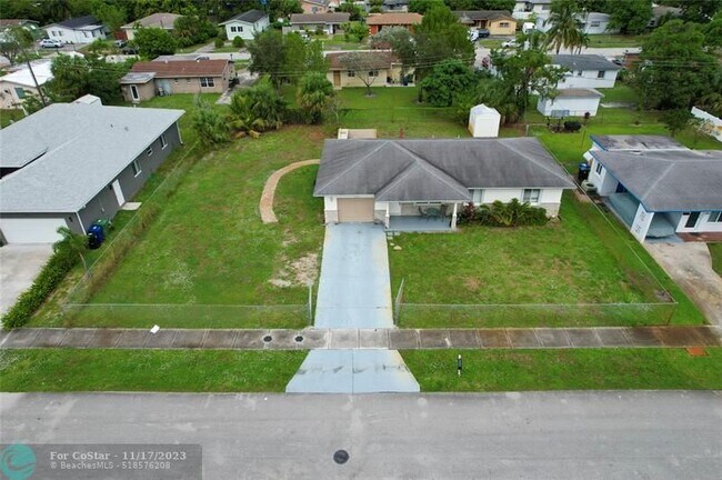 Building Photo - 2881 NW 24th Ct