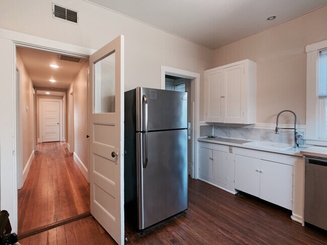 Kitchen - 333 NW 17th Ave