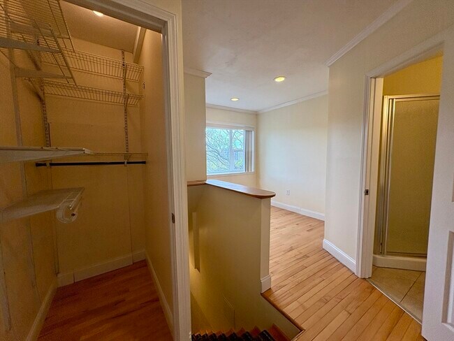 Building Photo - 187 Winthrop Rd
