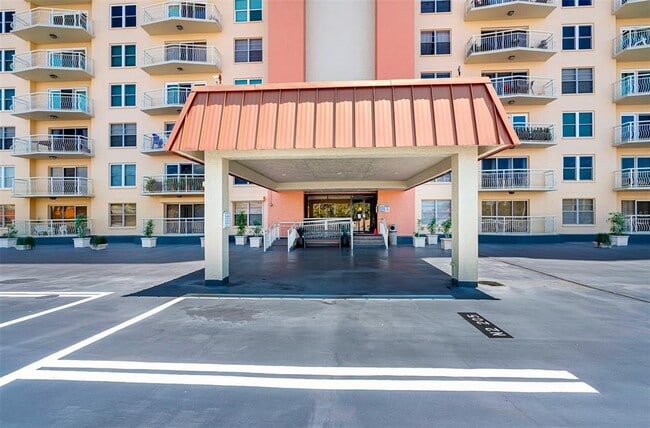 Building Photo - 4900 Brittany Dr S