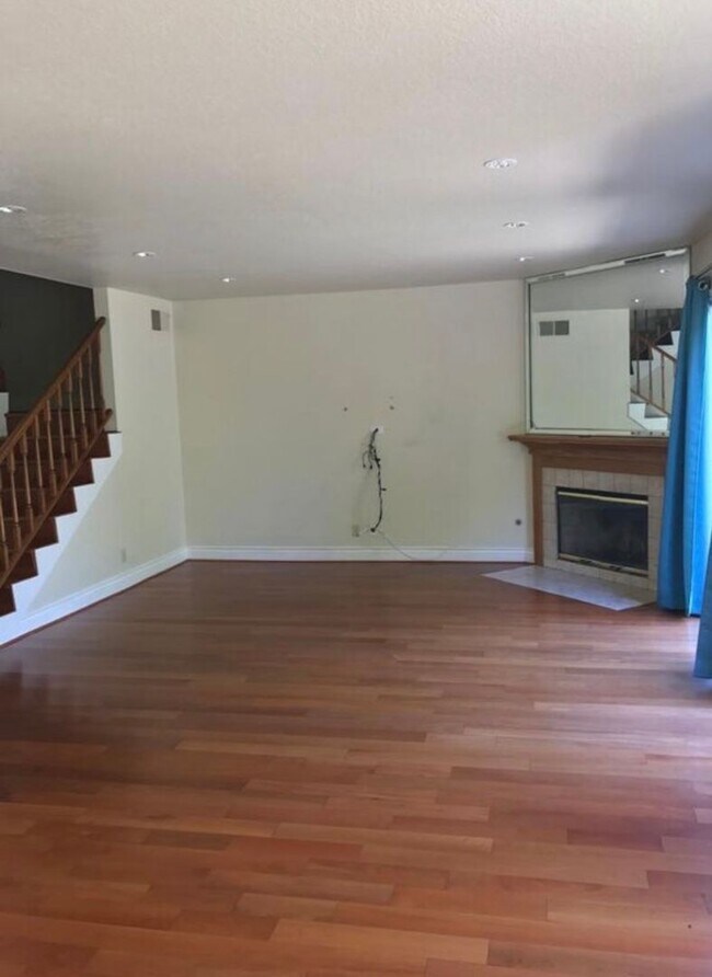 Building Photo - Beautiful 4 bed 3 bath Agoura Hills home