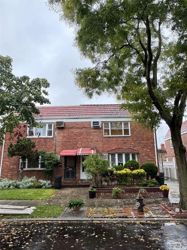 Foto principal - 76-26 170th St