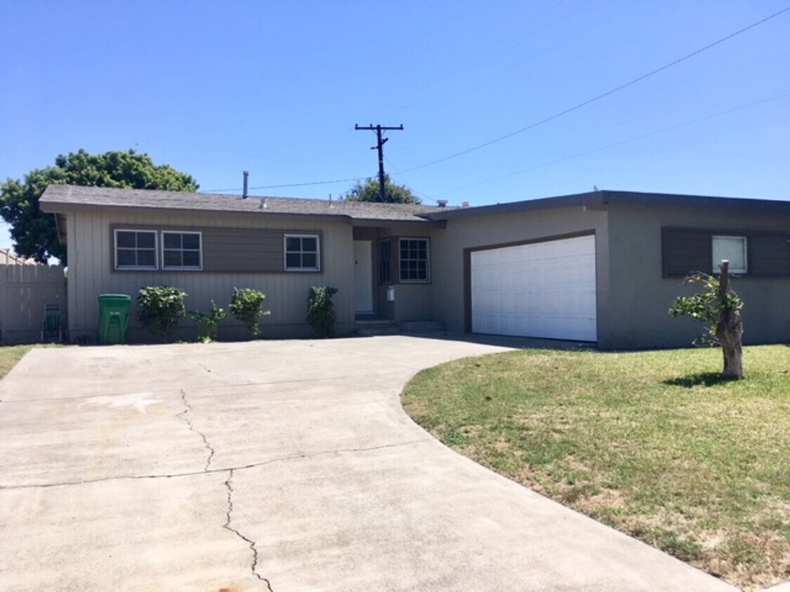 Primary Photo - 4 Bed 2 Bath Home with Family Room
