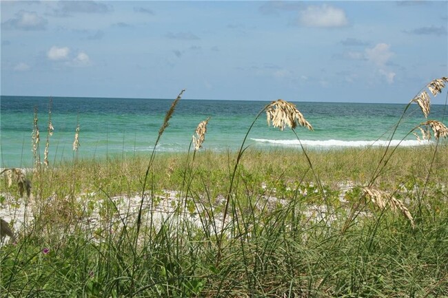 Foto del edificio - 3235 Gulf of Mexico Dr