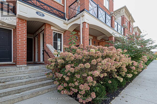 Building Photo - 2480 Post Rd