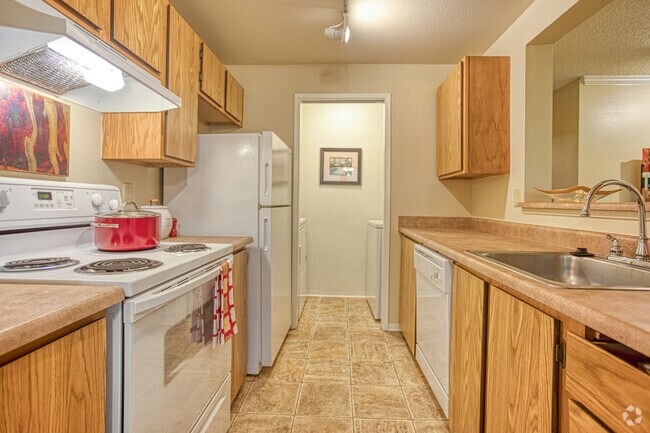 1 habitación, 1 baño, 736 pies cuadrados - Ridge & Shores