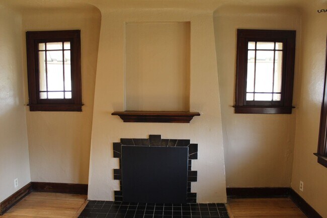 Foto del edificio - Available Now!