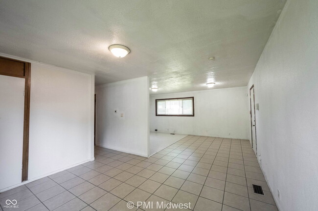 Foto del edificio - 8124 E 37th St
