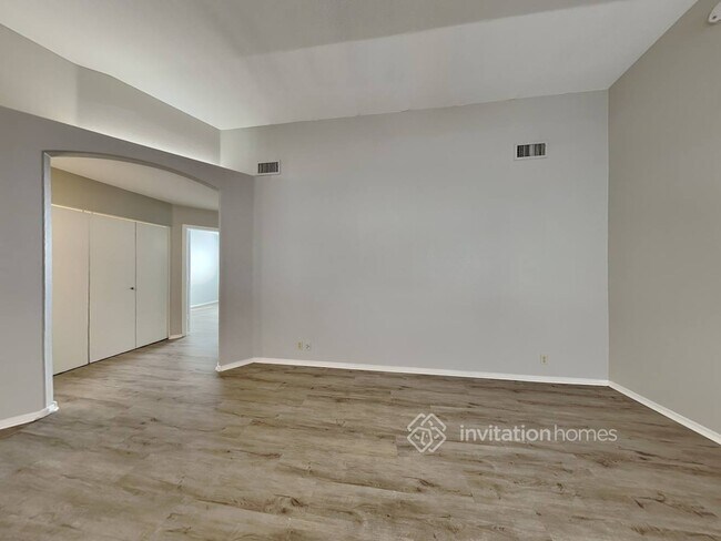 Building Photo - 11028 N 59th Dr