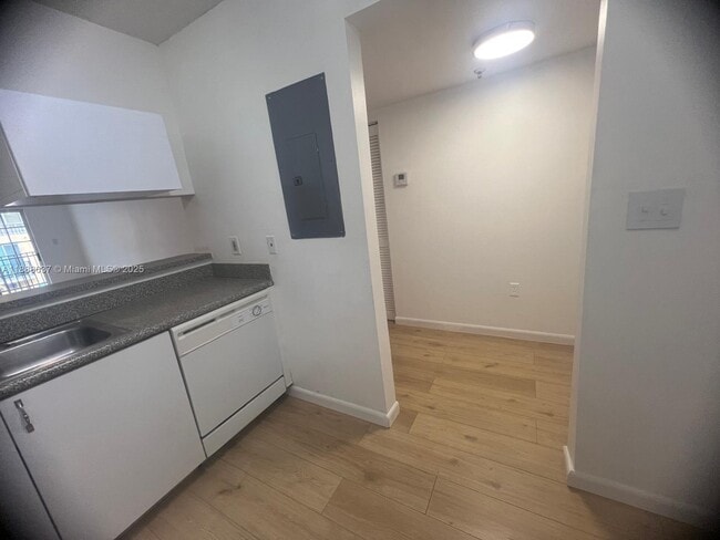 Building Photo - 8900 Collins Ave