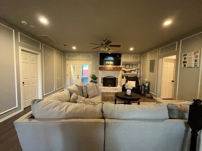 Foto del edificio - 3909 Meadow Dr