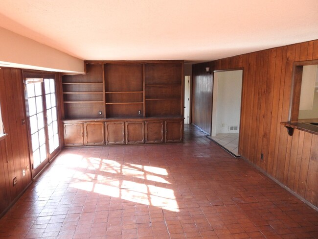 Foto del edificio - Large 4 Bedroom, 2 bath in NE Heights (Ava...