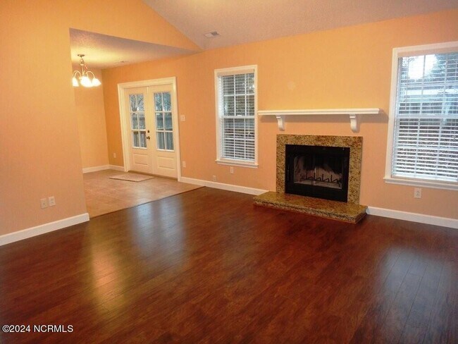 Building Photo - 102 Yellowwood Dr