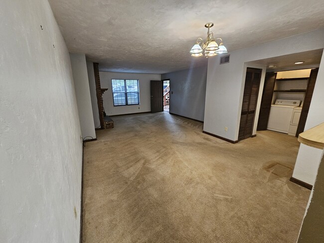 Building Photo - 324 Teal Ln