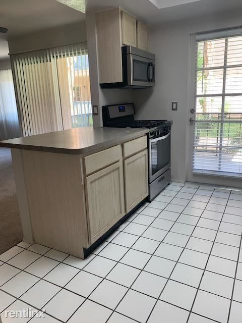 Building Photo - 400 N Sunrise Way
