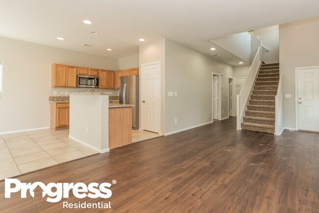 Building Photo - 3752 Hollycroft Dr