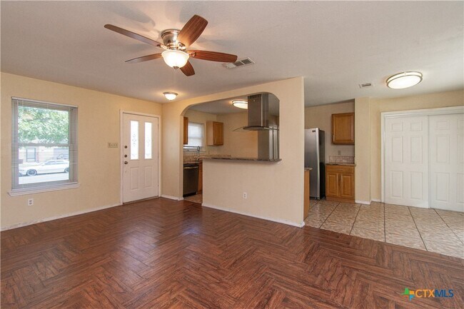 Foto del edificio - 5011 White Rock Dr