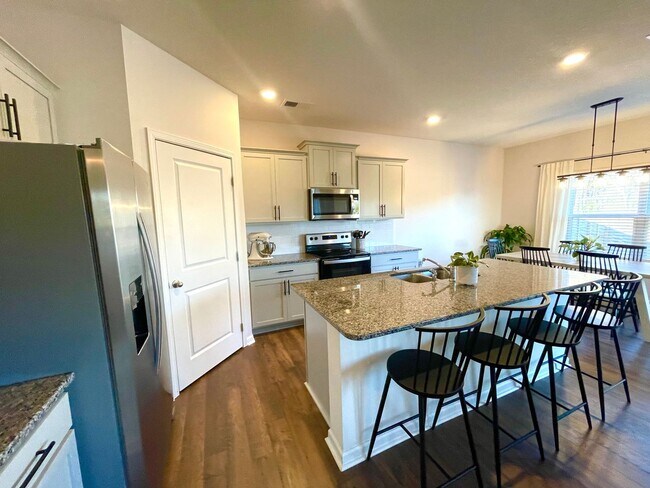 Foto del edificio - Beautiful 3 Bedroom/2.5 House!
