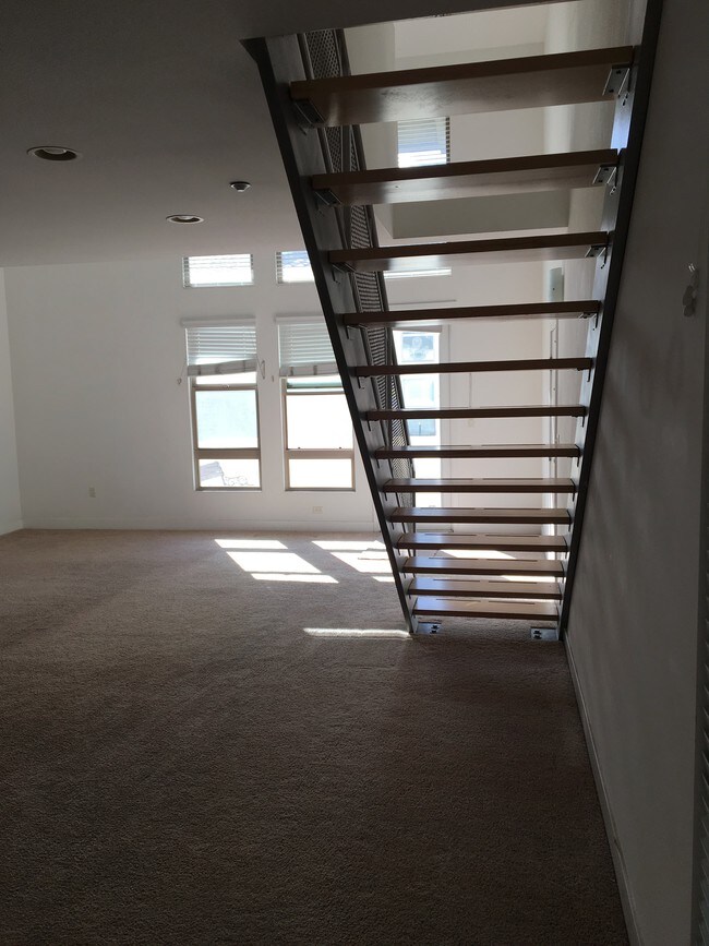 Foto del edificio - 534 S Brea Blvd