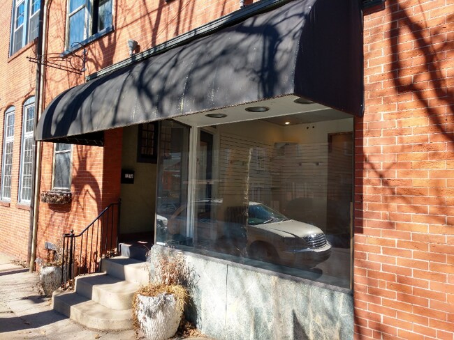 Building Photo - 121 E Chestnut St