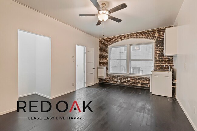 Foto del edificio - ~2 Months FREE~ Welcome to This Lovely Stu...