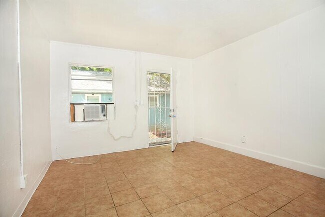 Building Photo - 4019 Marion Ave