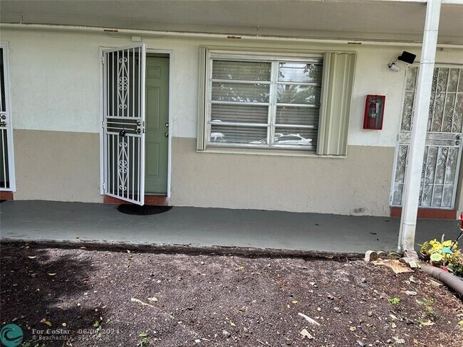 Foto del edificio - 70 NE 202nd Terrace