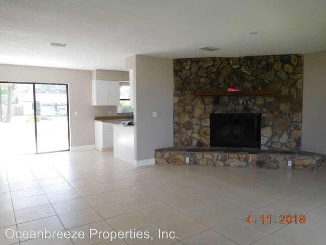 Foto del edificio - 3319 Pine Tree Dr