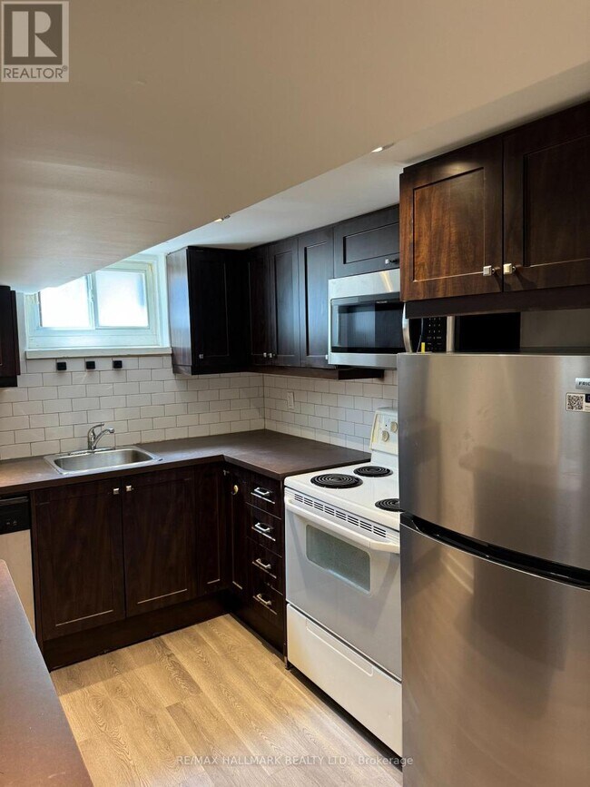 Building Photo - 596 Winona Dr
