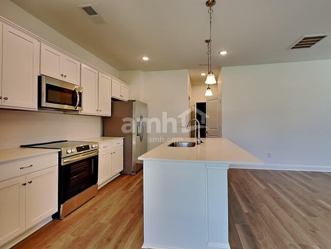 Foto del edificio - 6050 Rosemore Ln