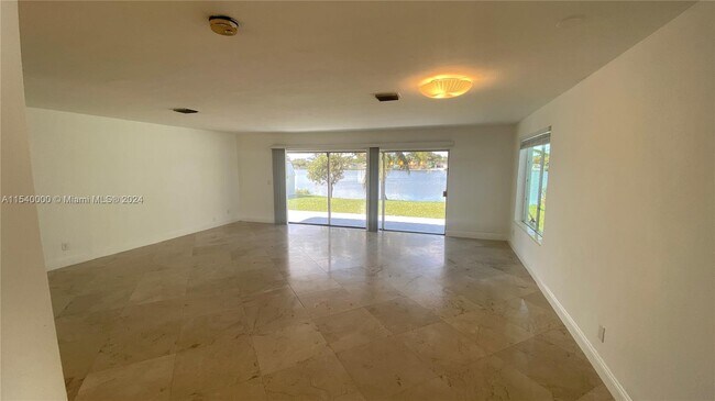 Foto del edificio - 21220 NE 24th Ct