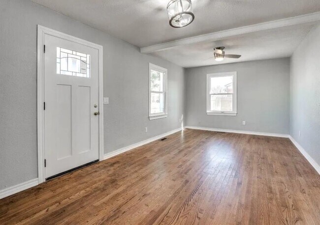 Building Photo - 228 W Fairchild Dr
