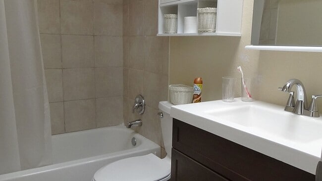 Building Photo - ALL Utilities Included!