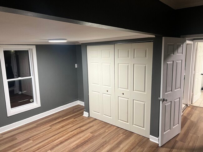 Dormitorio - 1102 Range Line St