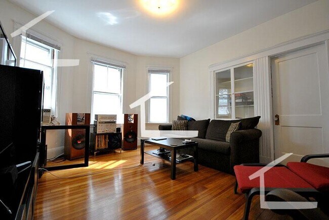Foto del edificio - 27 Gerald Rd #1A Boston MA 02135
