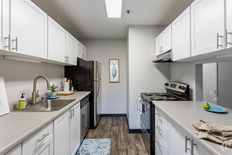 2BR, 1BA - 930SF - Portola Bridge Creek