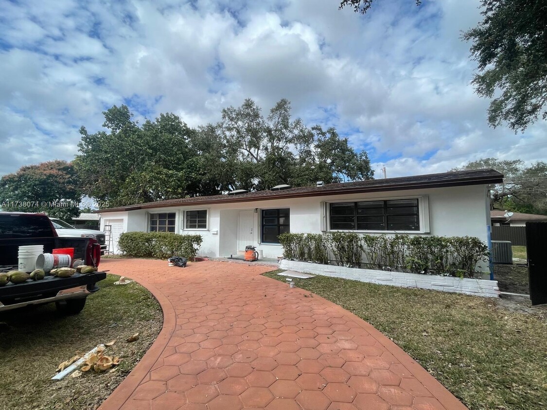 Foto principal - 6853 SW 13th St