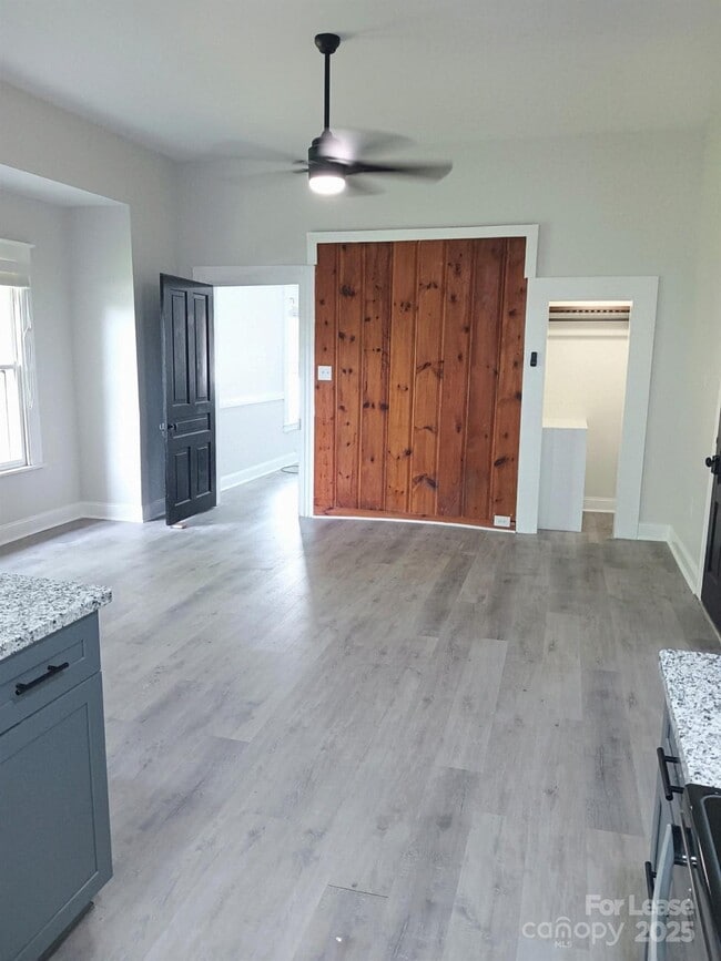 Foto del edificio - 238 S Main St